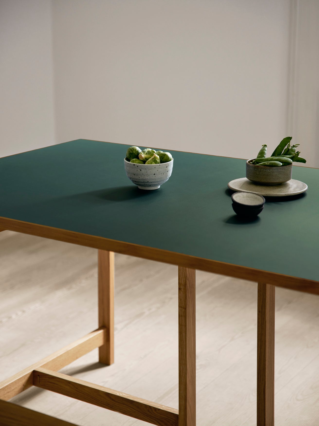 Rectangular Dining Table / Green FSC-Certified Oak