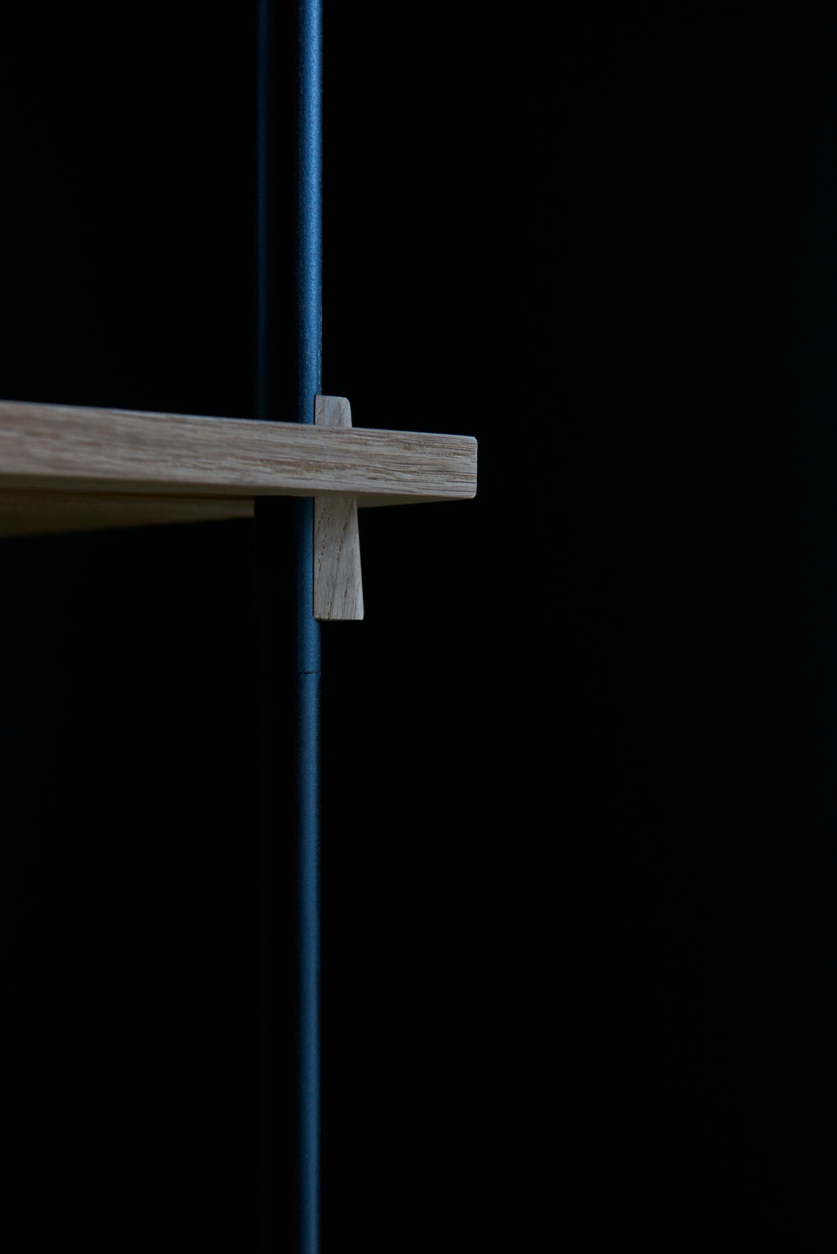 Shelf 200.2.C / Black FSC-Certified Oak
