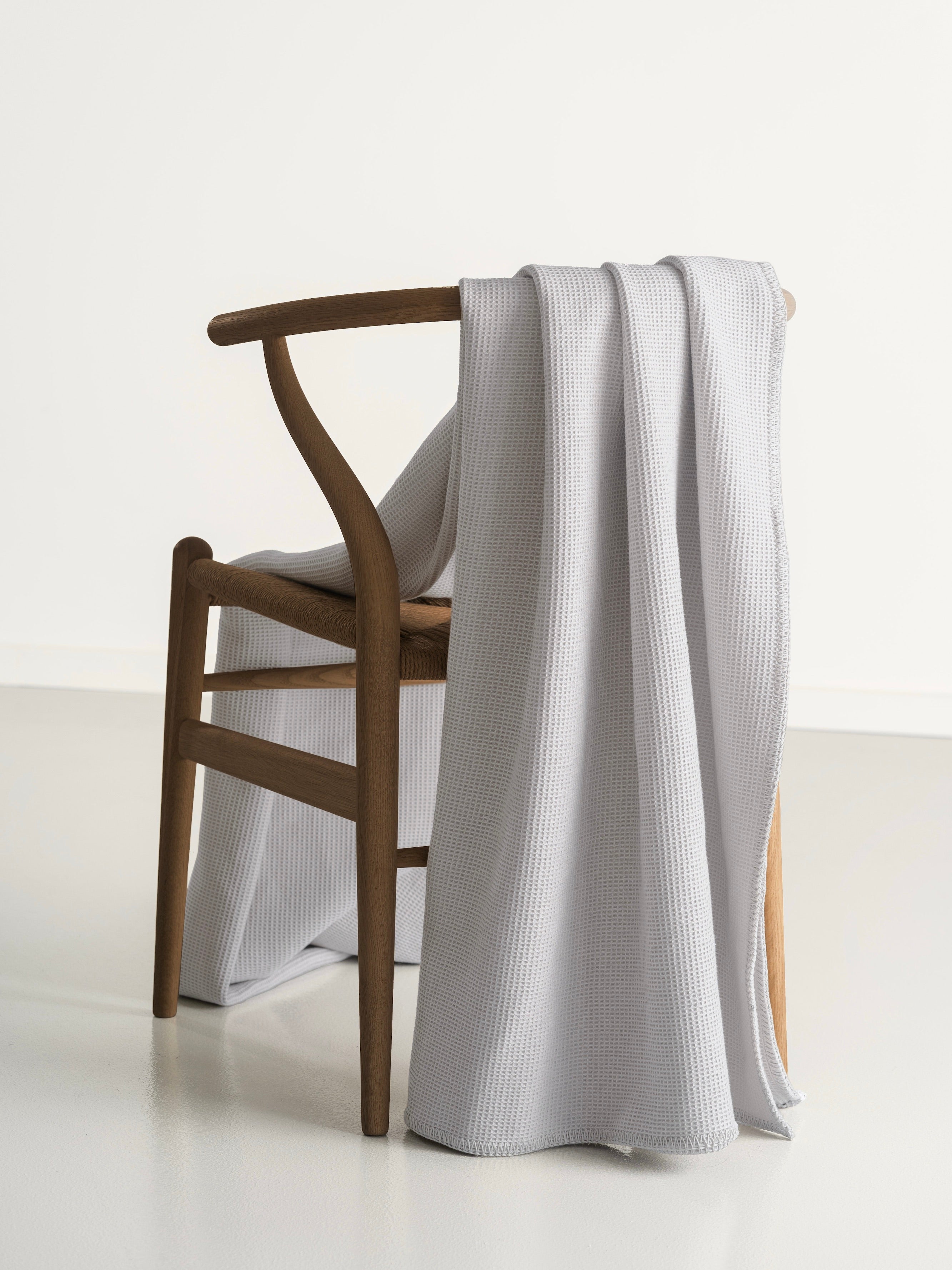 Piqué Cushion & Blanket Set / Pebble